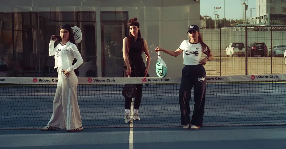 Comment la passion du padel dynamise la convivialité entre amis